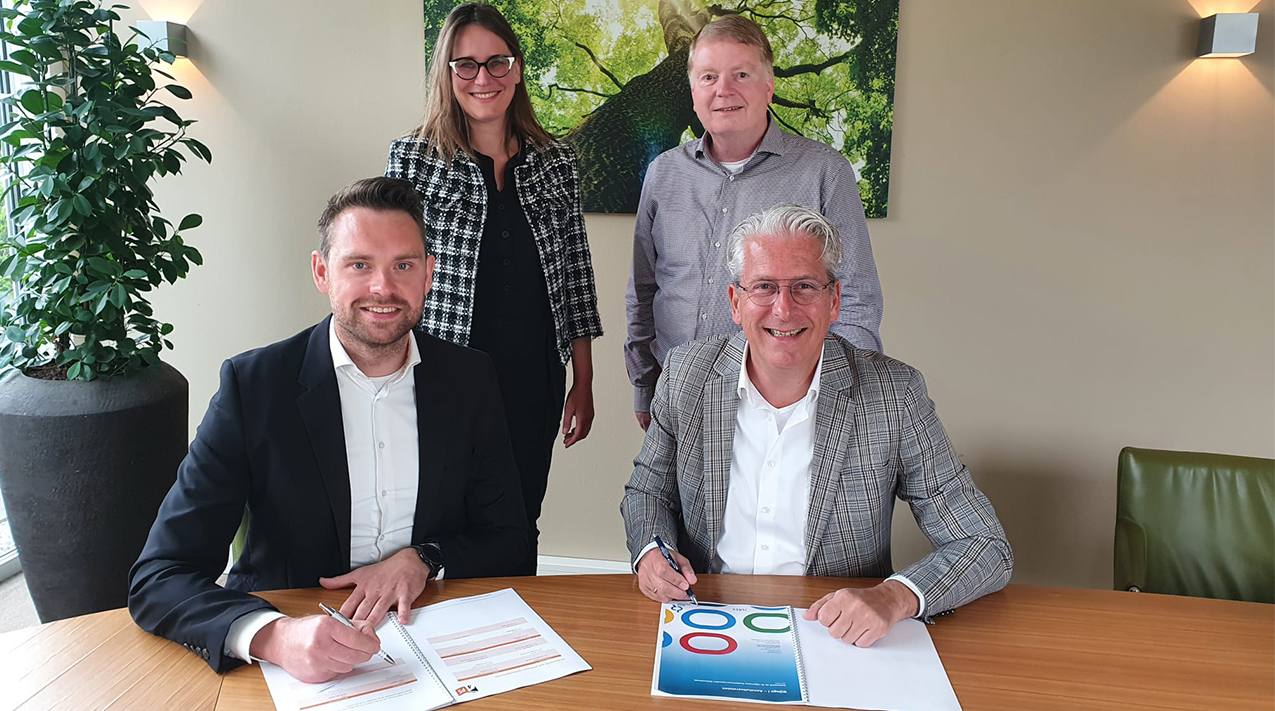 Beeld bij ondertekening contract 4PS en DataRotonde